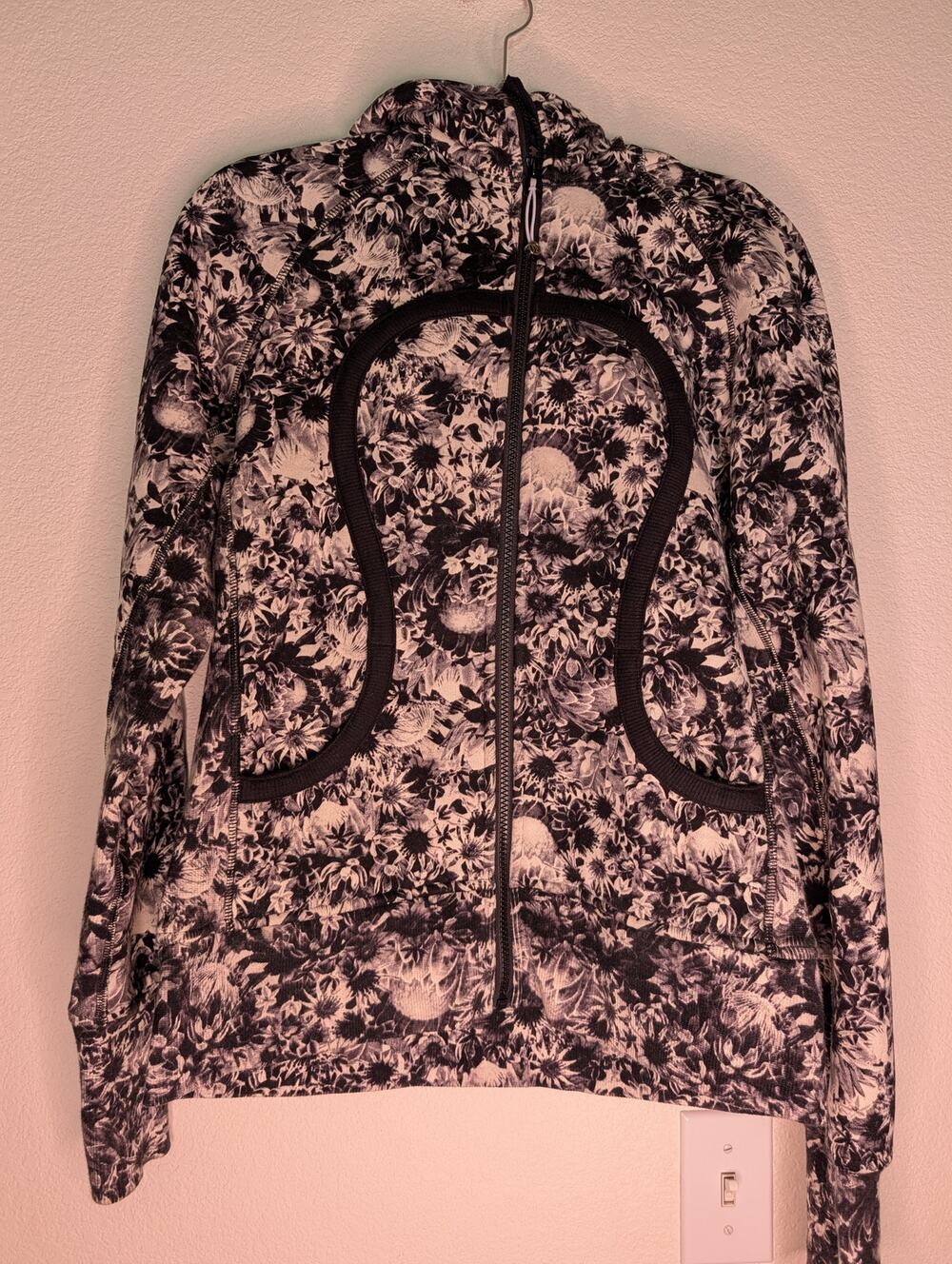 Lululemon Athletica Women Scuba Hoodie 10 Black White Floral Coquette Athleisure